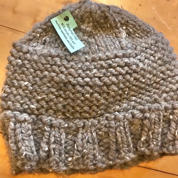 Warm winter hat- Brown knit wool ponytail Beanie - Picture 1 of 4